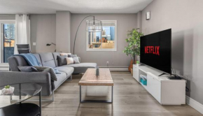 Pet Friendly Entire Apartment with UG Parking, Netflix, Fully Equipped Kitchen, Walk to 17th Ave, Sleeps 4, Perfect for Foodies and Tourists